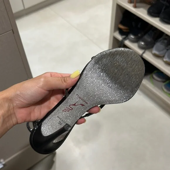 Rene Caovilla Black Heels with Elegant Design - Picture 3 of 3